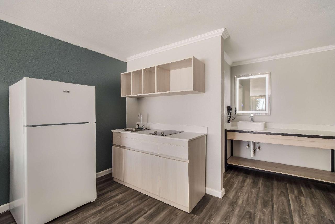 Mainstay Suites ฟลอเรนซ์ ภายนอก รูปภาพ